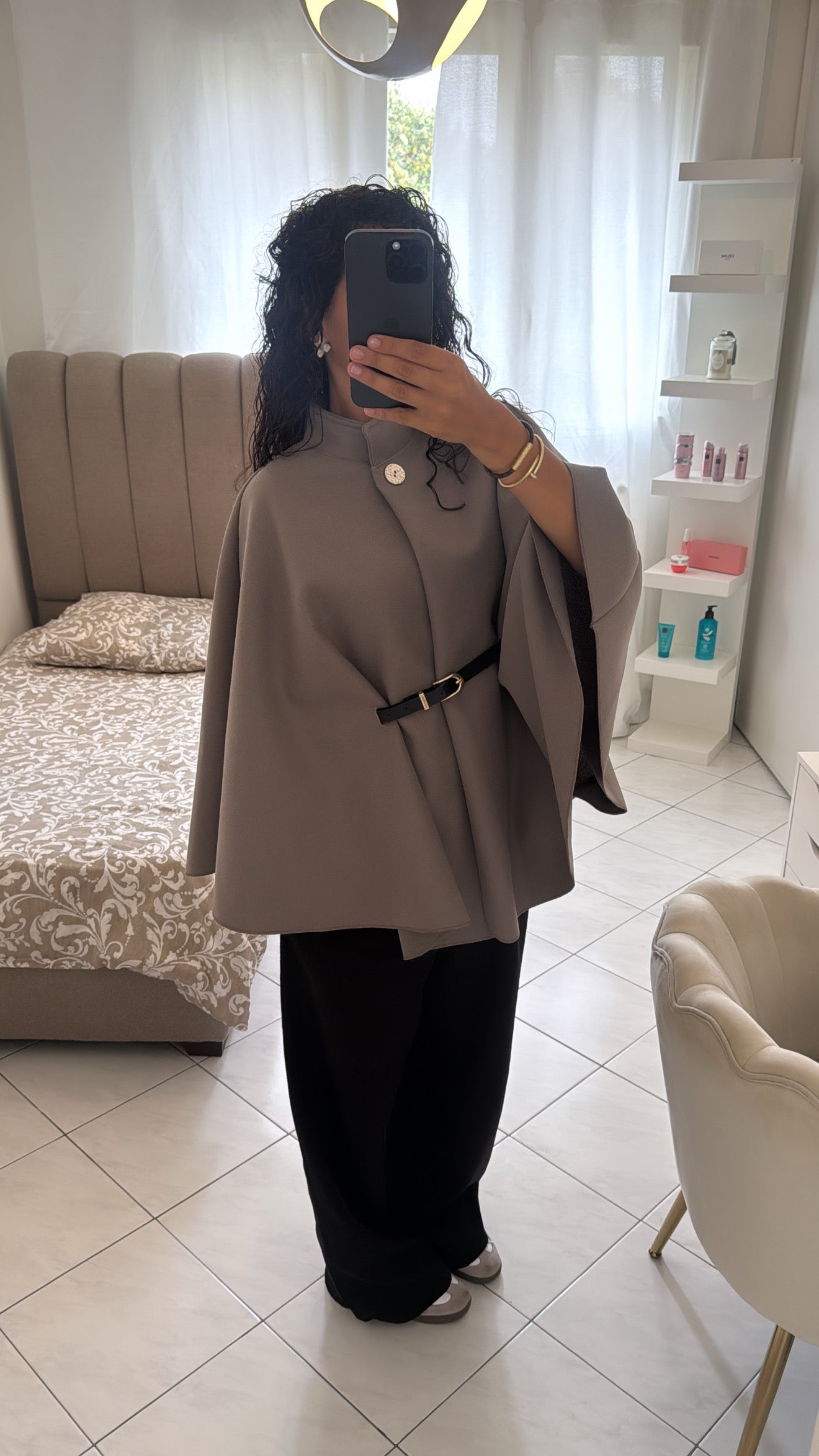 Cape leila taupe