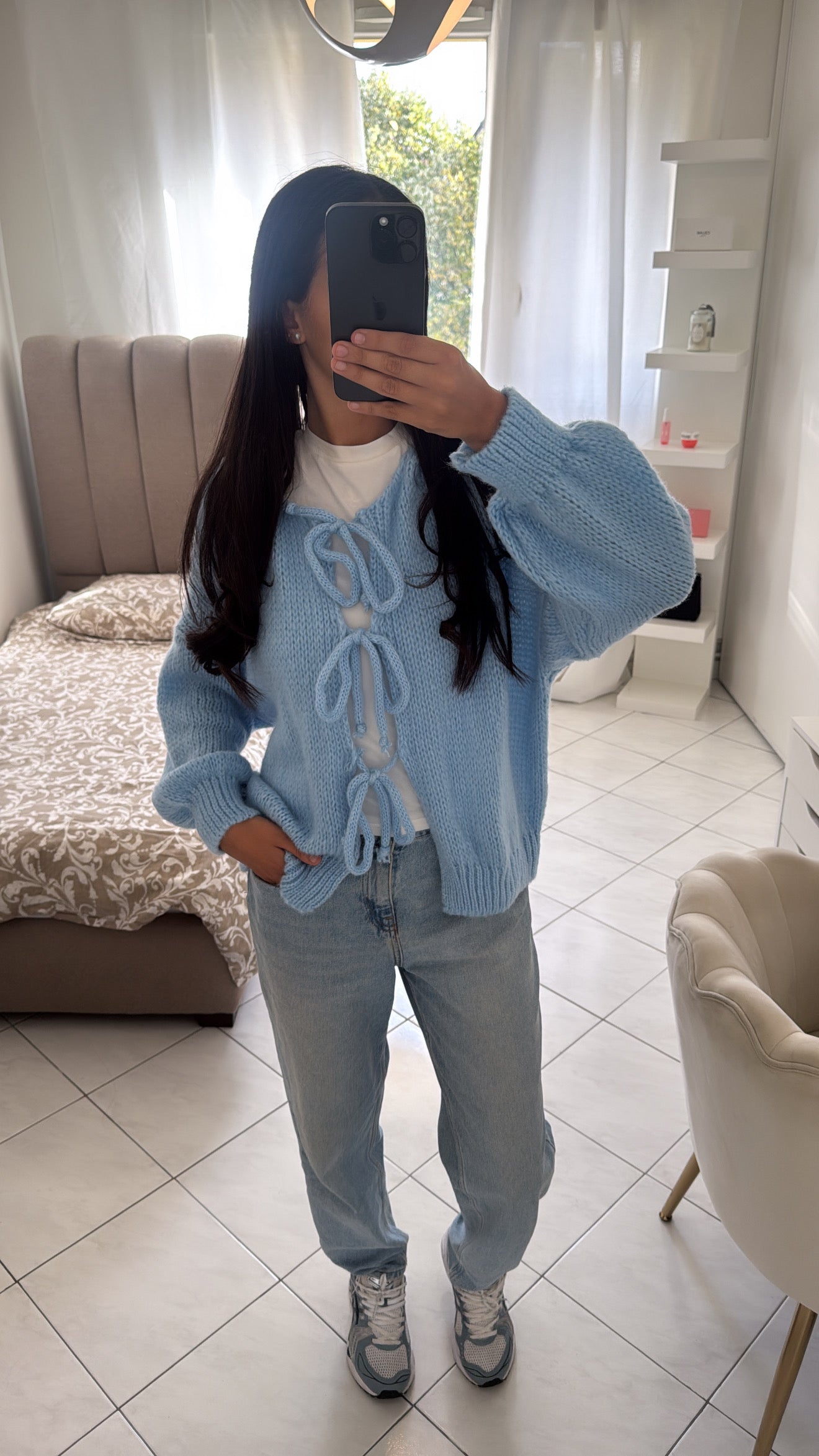 Haut à noeud bleu ciel