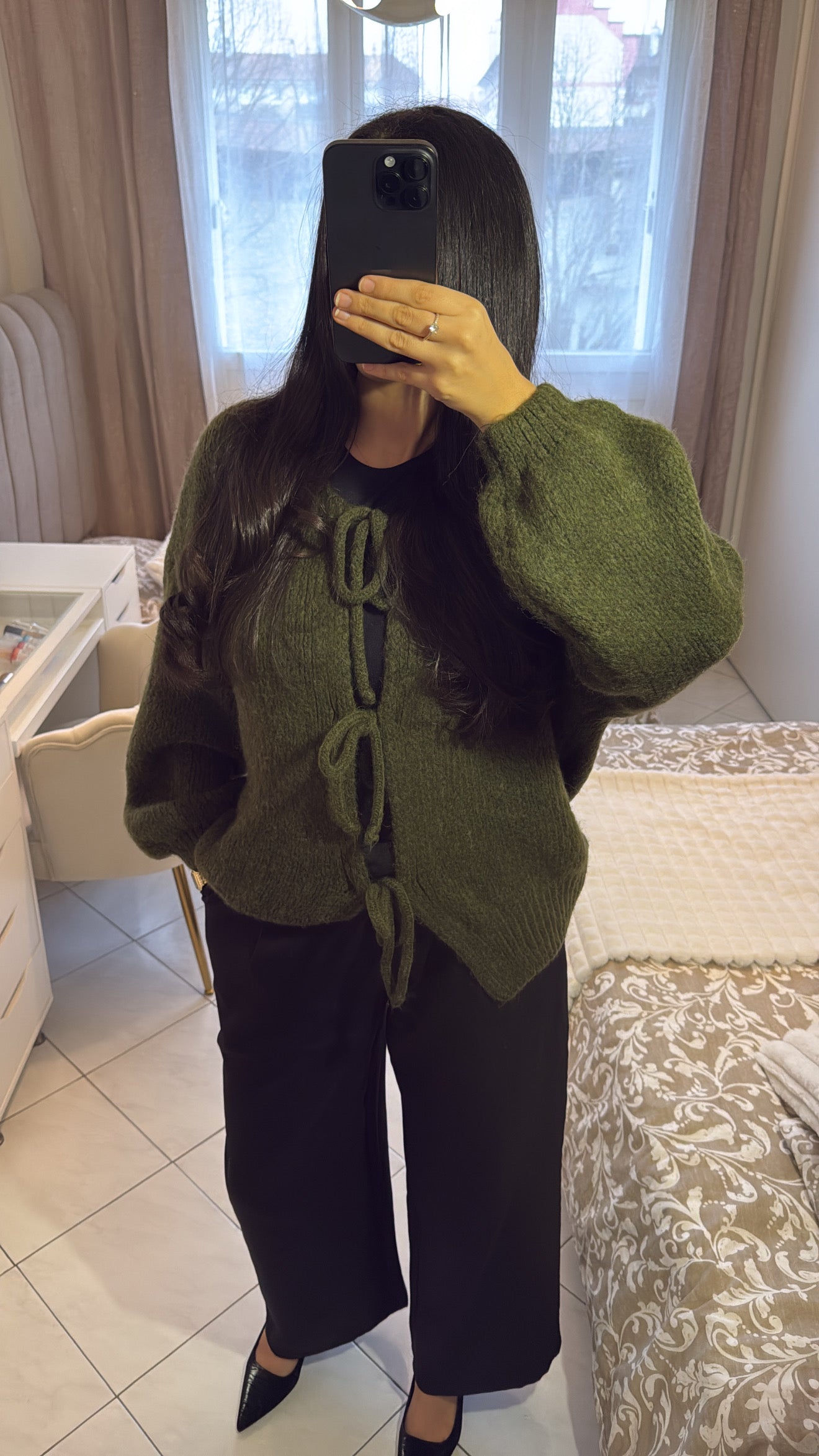 Haut à noeud vert kaki