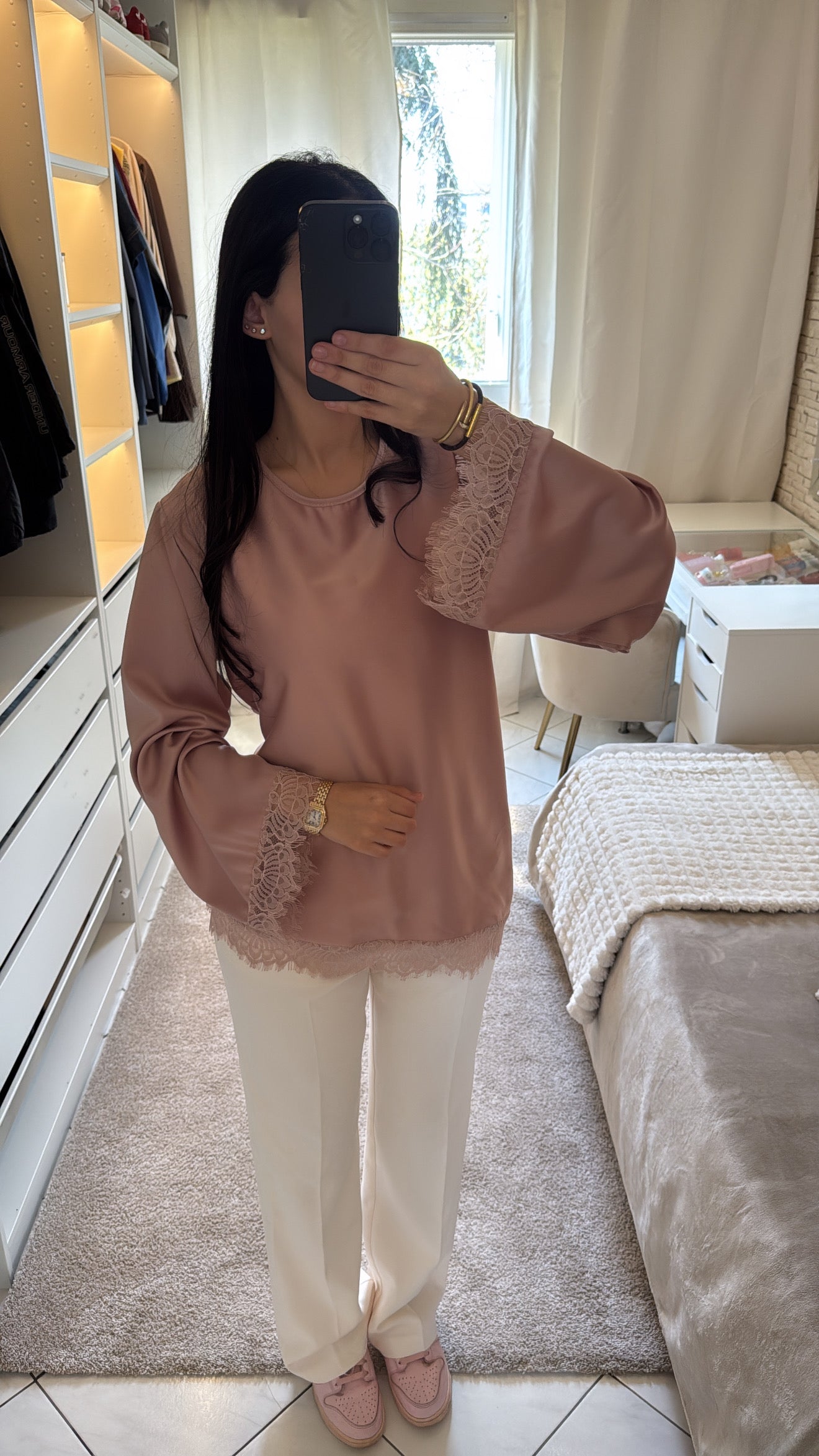 T-shirt à dentelle rose pâle