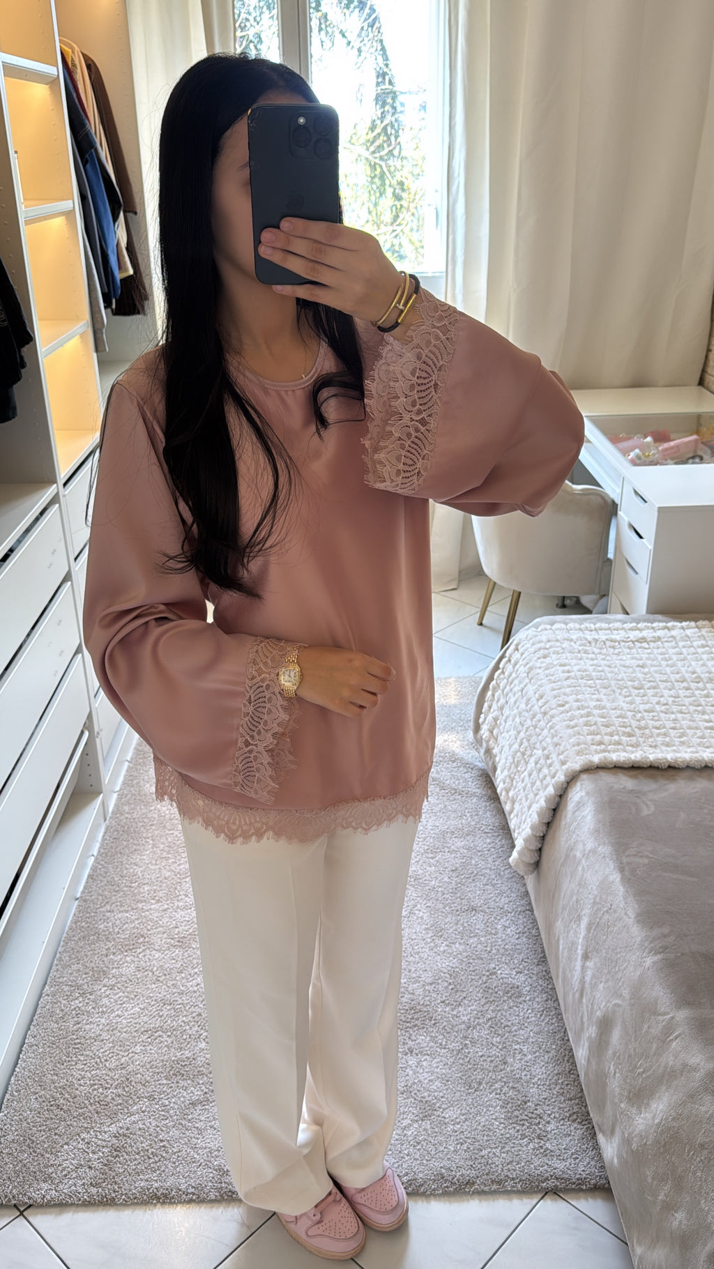 T-shirt à dentelle rose pâle