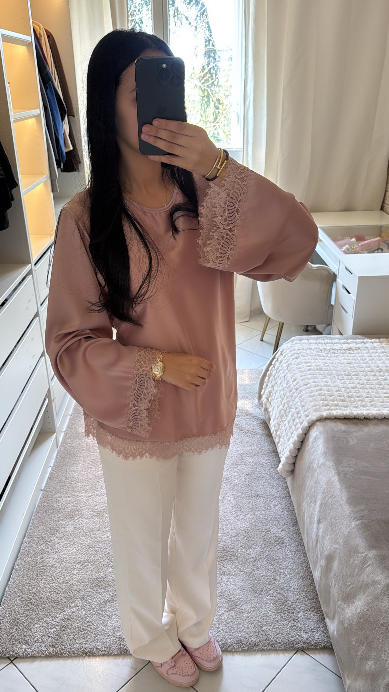 T-shirt à dentelle rose pâle