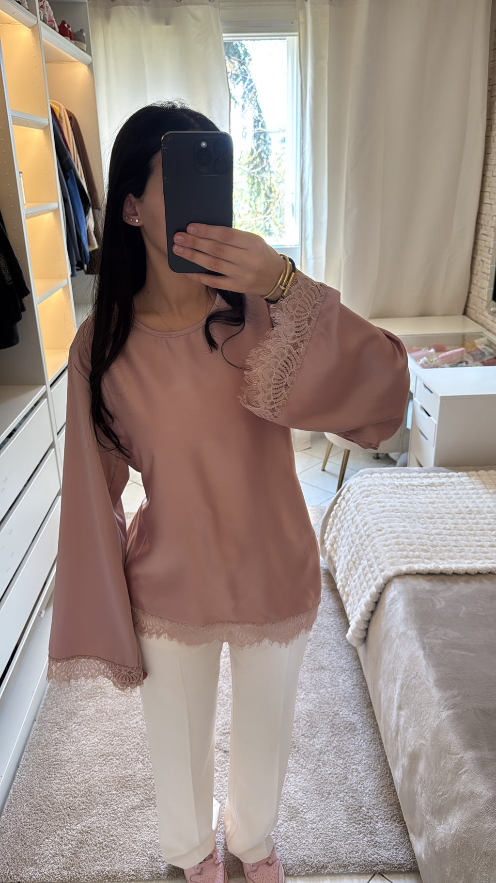 T-shirt à dentelle rose pâle