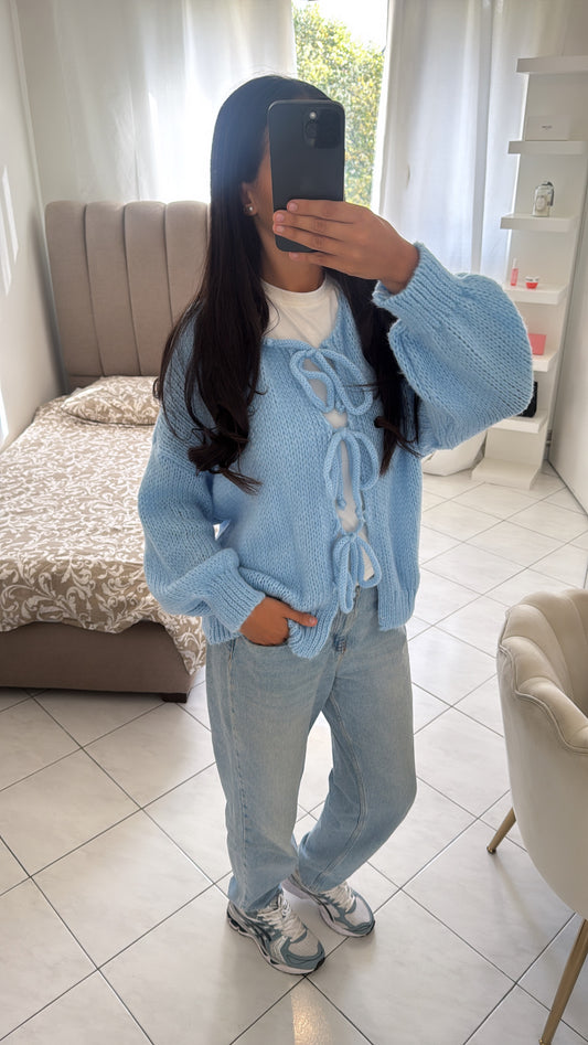 Haut à noeud bleu ciel