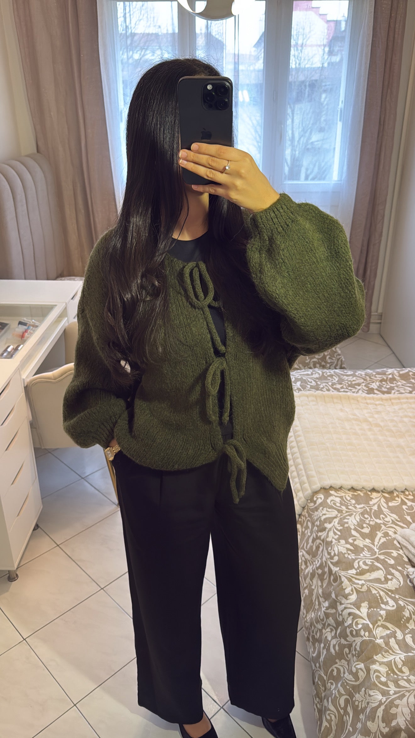 Haut à noeud vert kaki