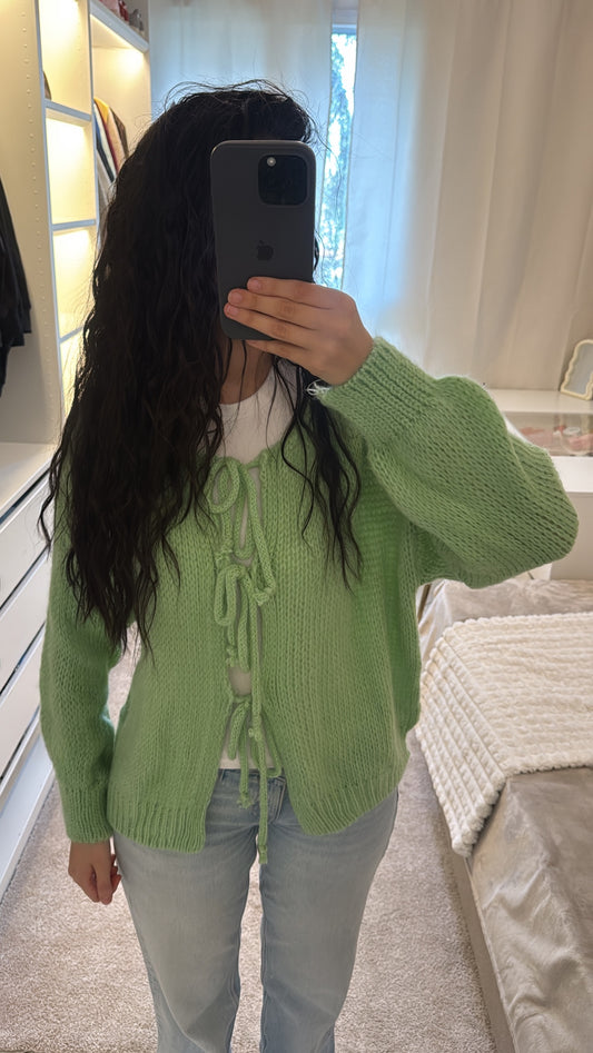 Haut à noeud vert pastel