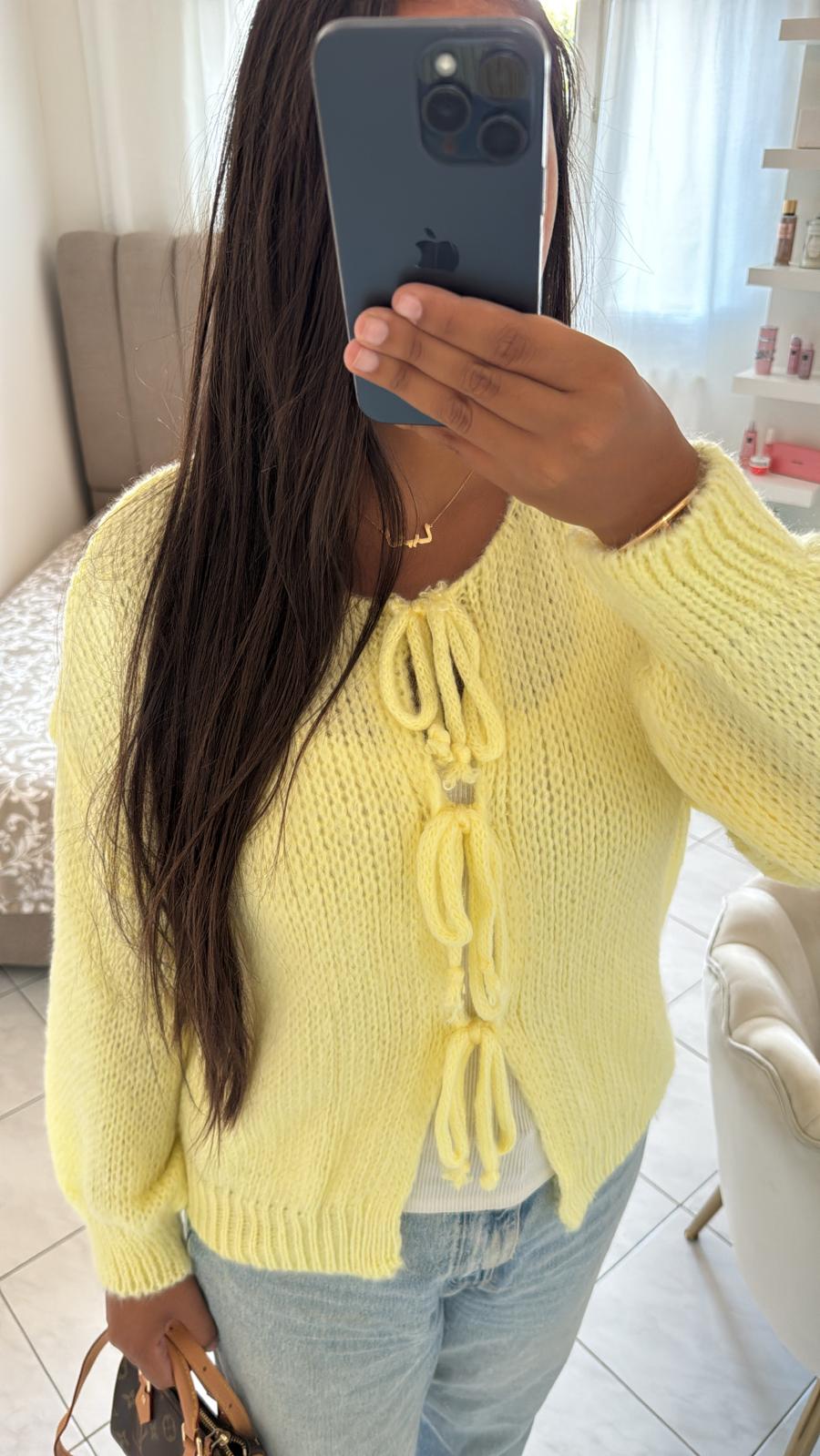 Haut à noeud jaune