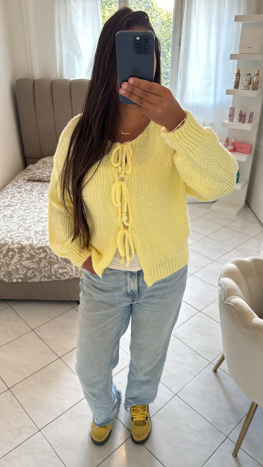 Haut à noeud jaune